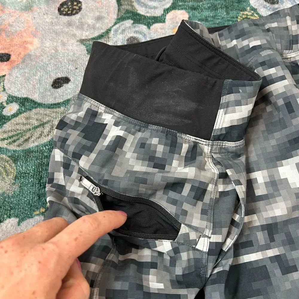 Lululemon Men’s Digital Camouflage Athletic Shorts Active Performance Black M